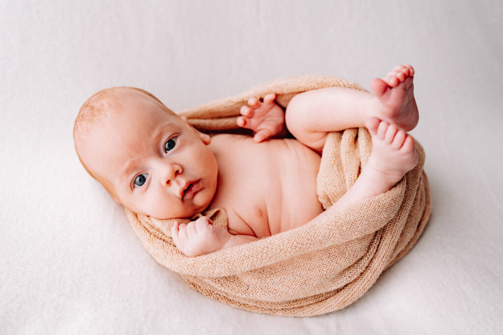 Wer kennt es nicht? Man ersehnt sich die Geburt seines Babys so sehr und dann ist es endlich soweit – das Baby macht sich bereit und will das Licht der Welt erblicken. Die Eltern halten plötzlich das ganze Glück dieser Welt, verpackt in ein paar wenigen Kilos, in ihren Händen.