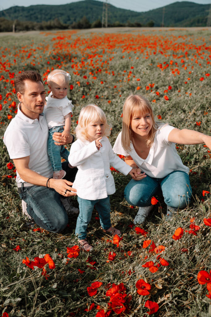 60 Min. Shooting Bis zu 5 Personen 8 Bilder feinbearbeitet auswählbar aus einer Galerie mit mind. 100 Bildern, als Download Location- und Outfitbesprechung Inkl. Guide mit Tipps & Tricks