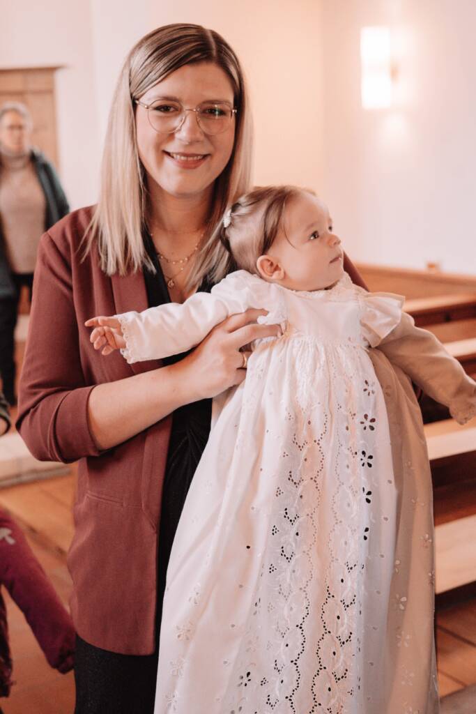 "Vielen Dank an Adina und Samuel, dass wir Euren besonderen Tag, die Taufe Eurer Tochter Aliya, in Möhlin begleiten durften . Von der bewegenden kleinen Familienfeier durften wir eine Reportage machen, die wir mit Euch teilen dürfen.