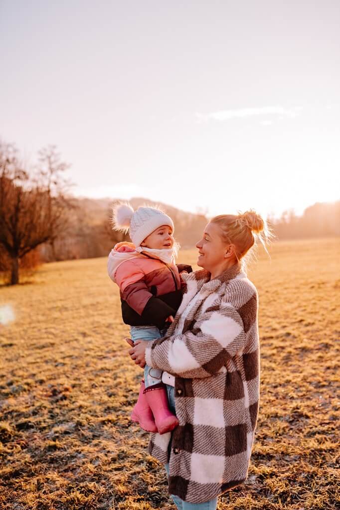Mama und Tochter beim Familienshooting im Aargau