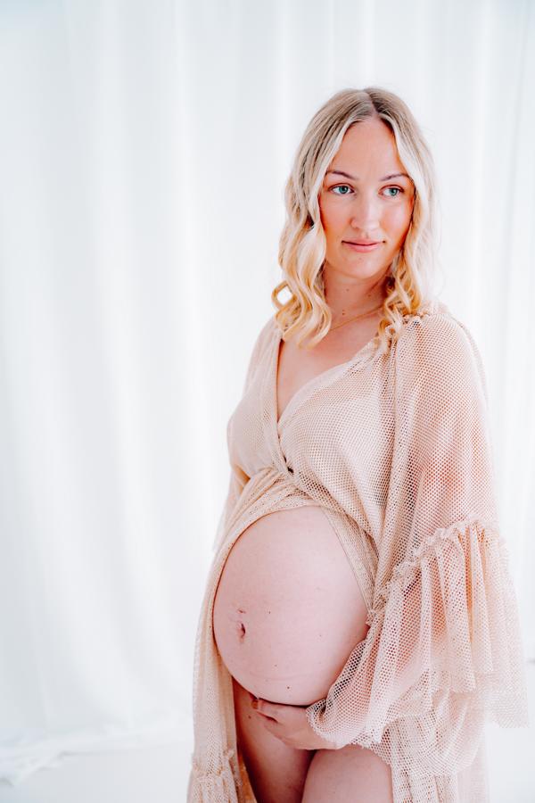 Selbstbewusste Babybauchfotografie Fricktal